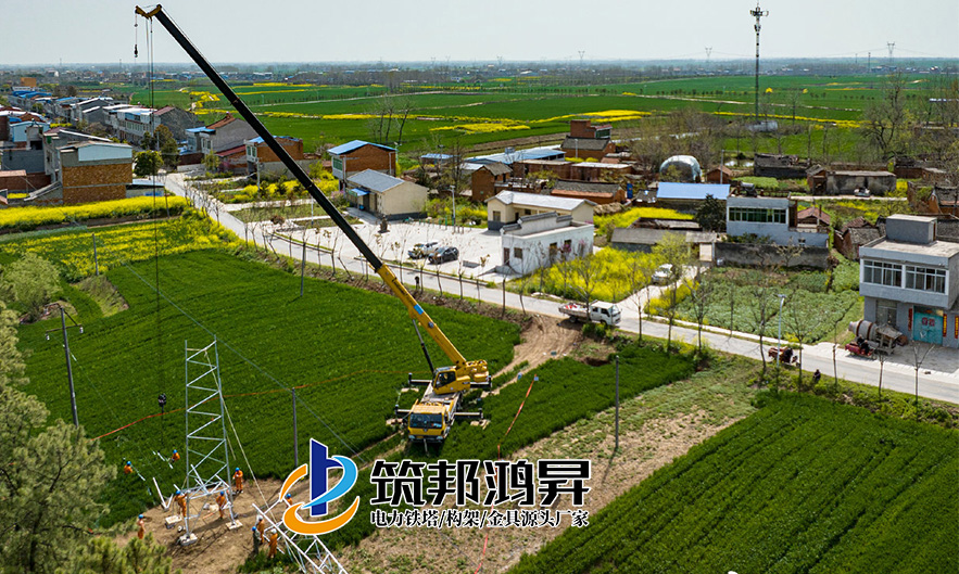 電力鐵塔桿塔安裝施工現(xiàn)場